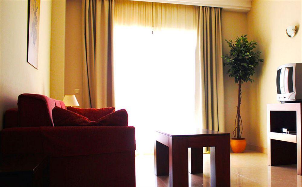 Apartamentos Turisticos Anoreta Rincón de la Victoria Eksteriør billede