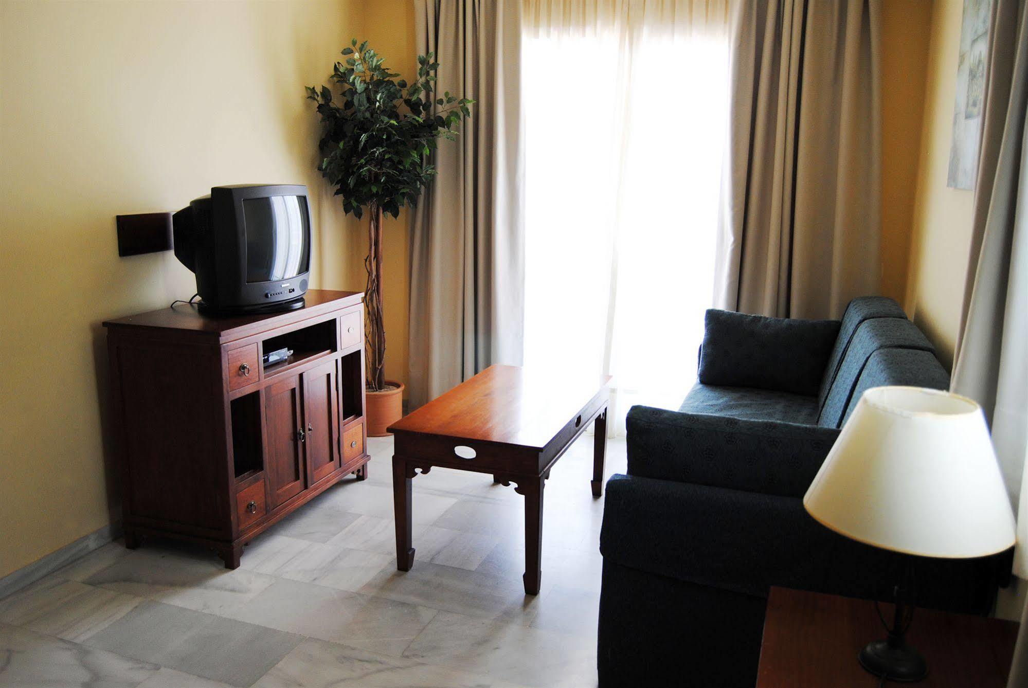 Apartamentos Turisticos Anoreta Rincón de la Victoria Eksteriør billede