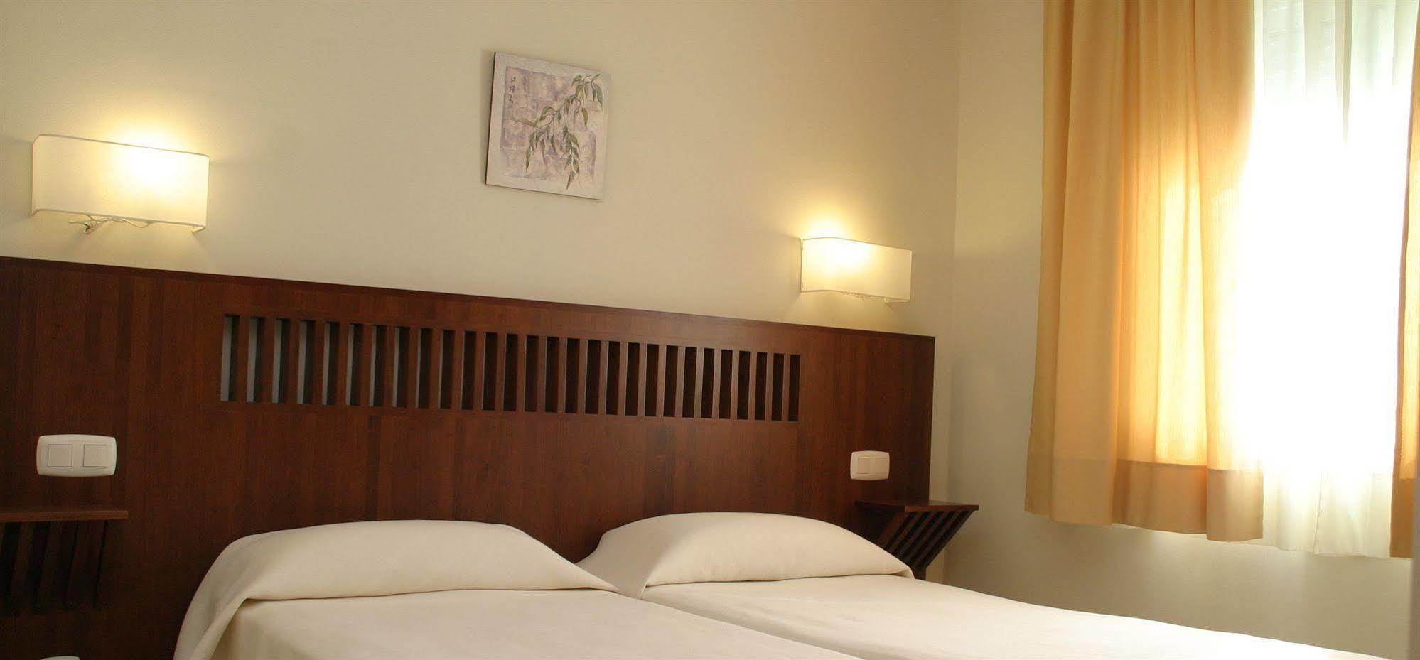 Apartamentos Turisticos Anoreta Rincón de la Victoria Eksteriør billede