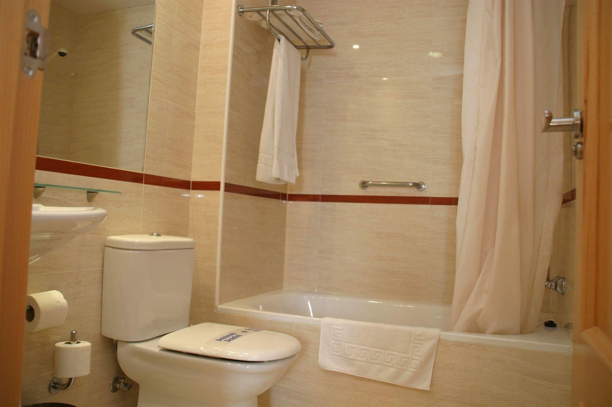 Apartamentos Turisticos Anoreta Rincón de la Victoria Eksteriør billede